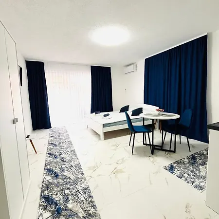 Efesa Apartment *