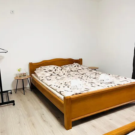 Efesa Apartment *