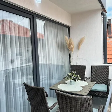 Efesa Apartment *